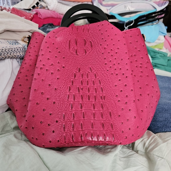 Two piece shoulder bucket bag includes wallet. Faux ostrich leather.  Smoke free - Picture 3 of 6